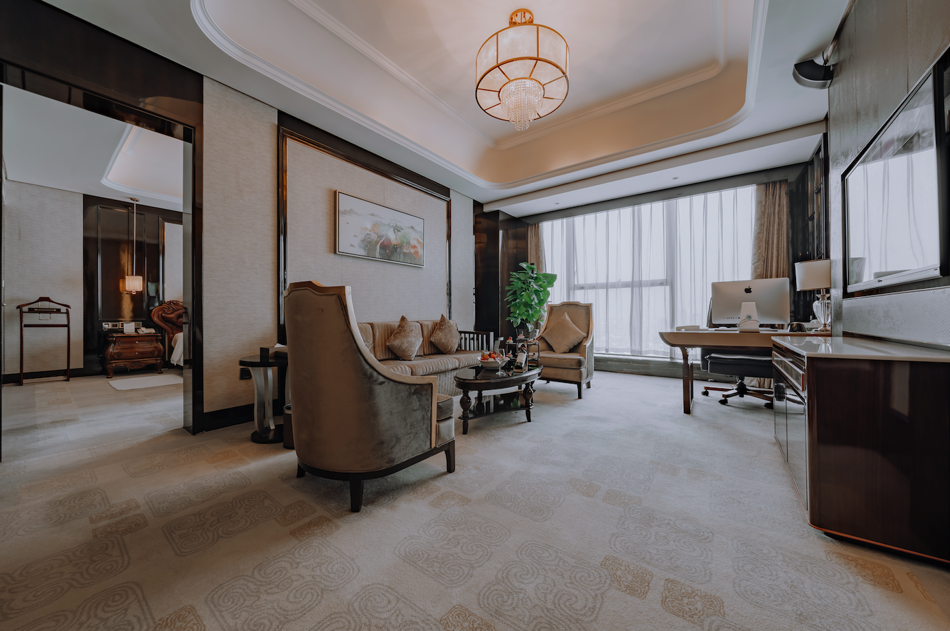 Executive Deluxe Suite